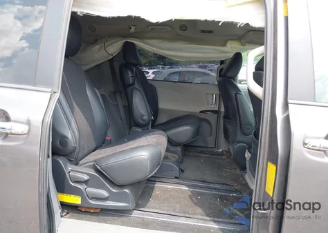 2014 Toyota Sienna Se 8 Passenger z USA, uszkodzony, nr VIN 5TDXK3DC8ES440762